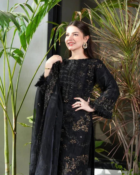DANANEERR - 3PC Lawn Embroidered Suite With Bamber Embroidered Dupatta