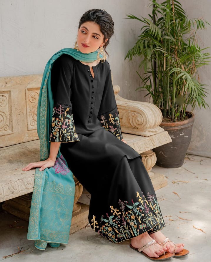 Kastoor- Dhanak Embroidered three piece With Dhanak Shawl